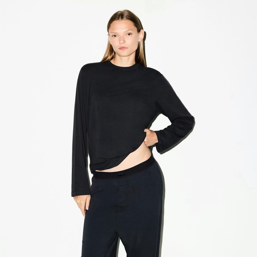 NWT SKIMS Boyfriend Long-Sleeve T-Shirt Sz M Modal Blend Onyx Cozy Soft Stretch